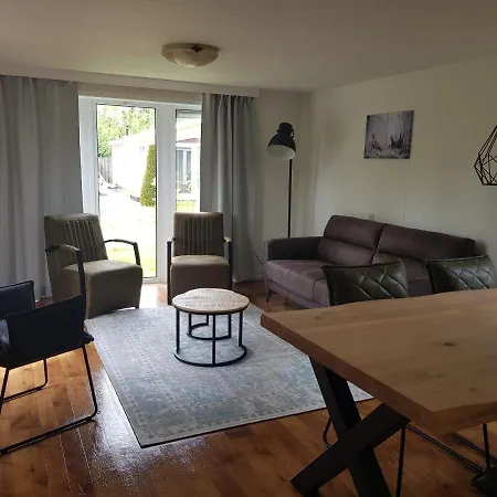 Chalet De Bijsselse Enk, Lelie *