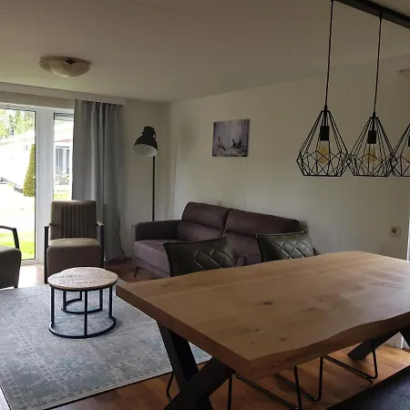 De Bijsselse Enk, Lelie Chalet